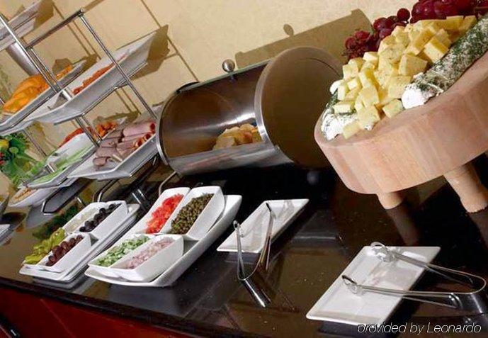 Newport News Marriott At City Center Restaurant photo