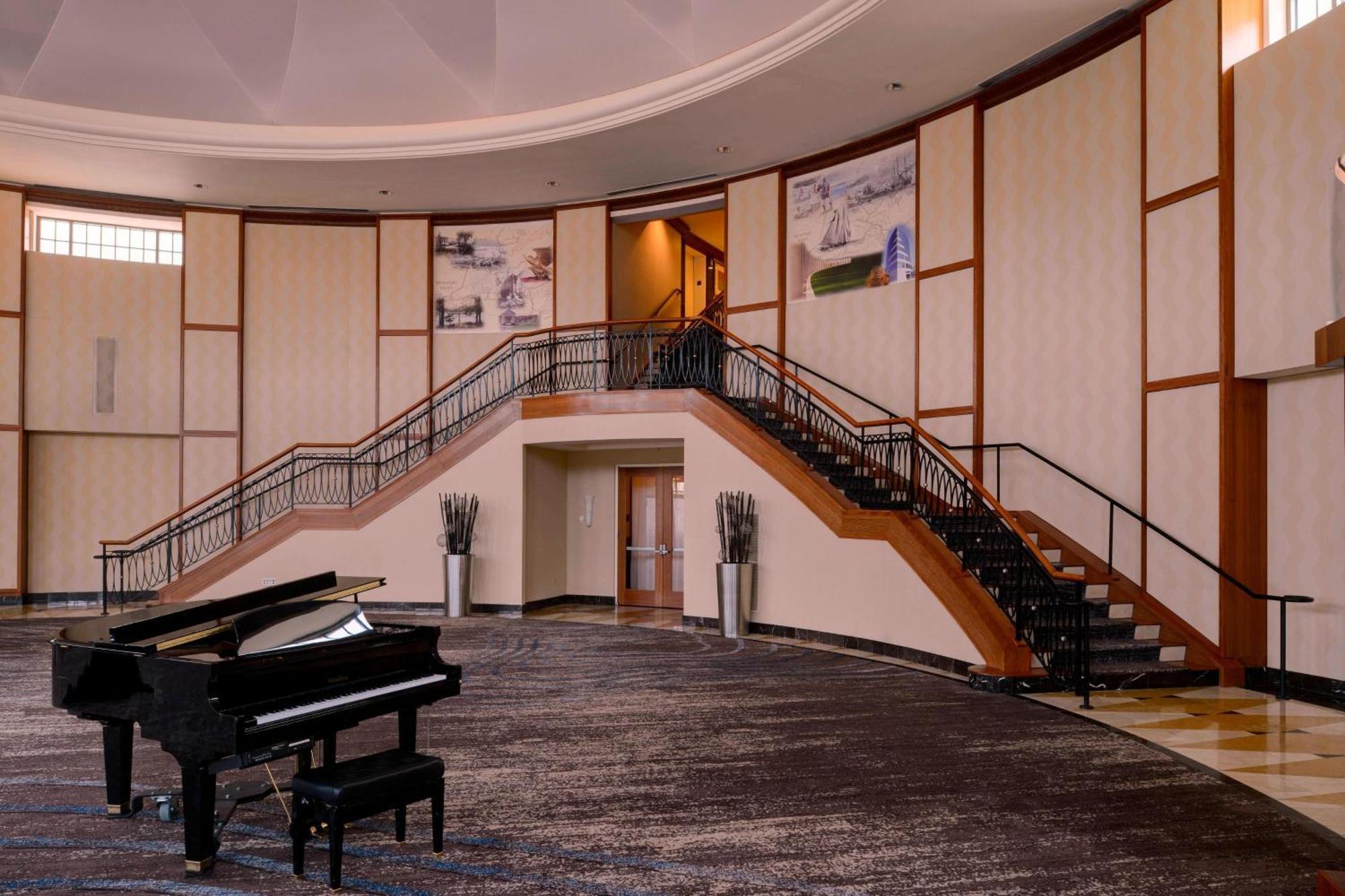 Newport News Marriott At City Center Exterior photo