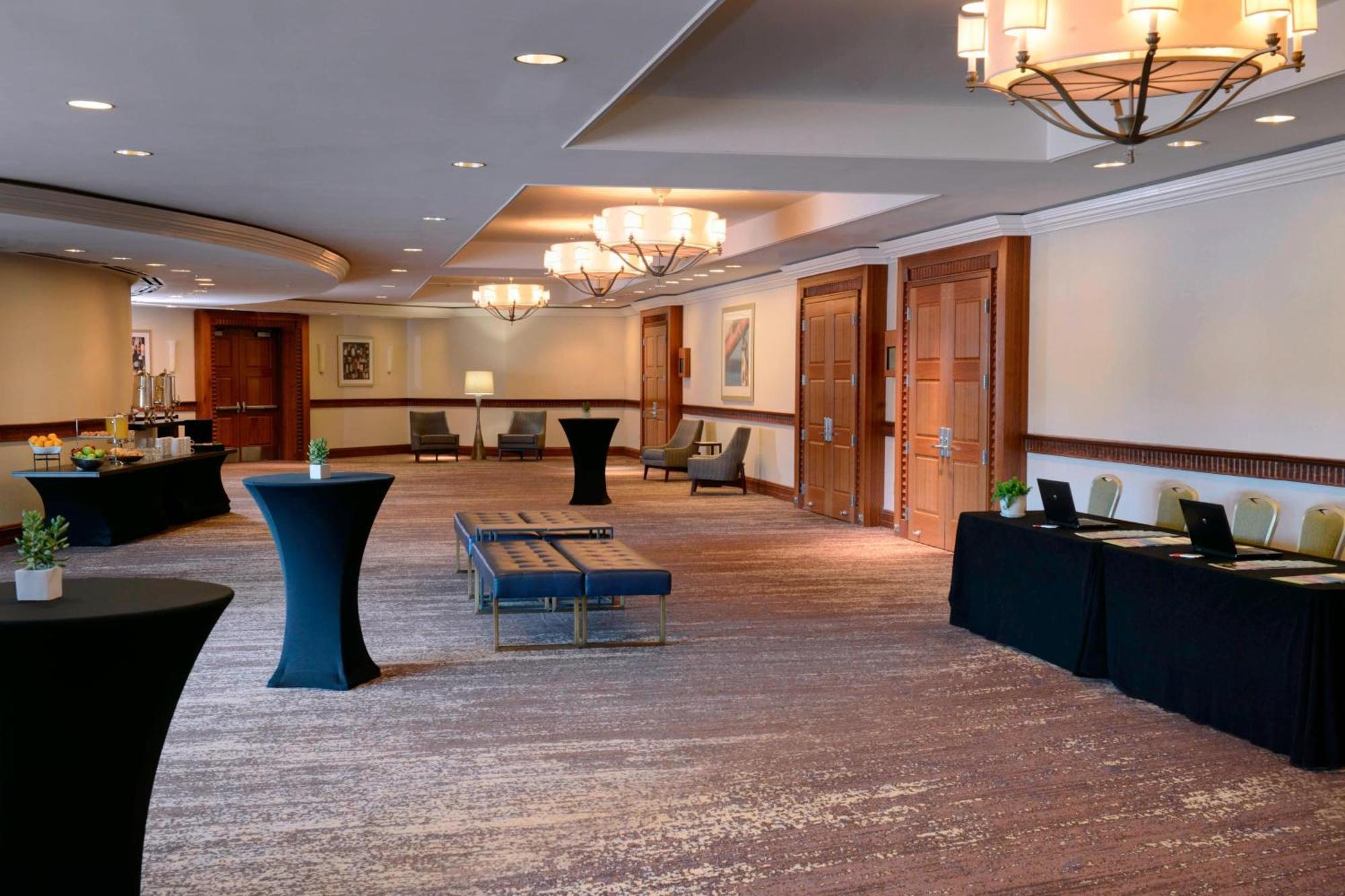 Newport News Marriott At City Center Exterior photo