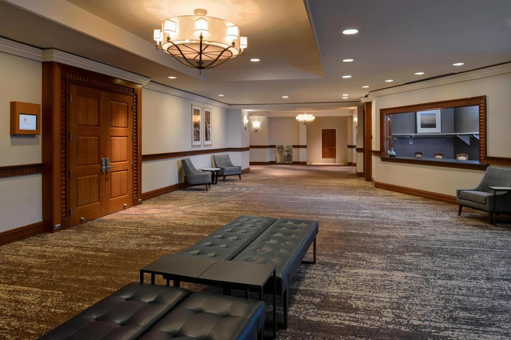 Newport News Marriott At City Center Exterior photo
