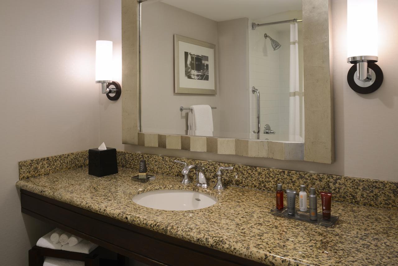 Newport News Marriott At City Center Exterior photo