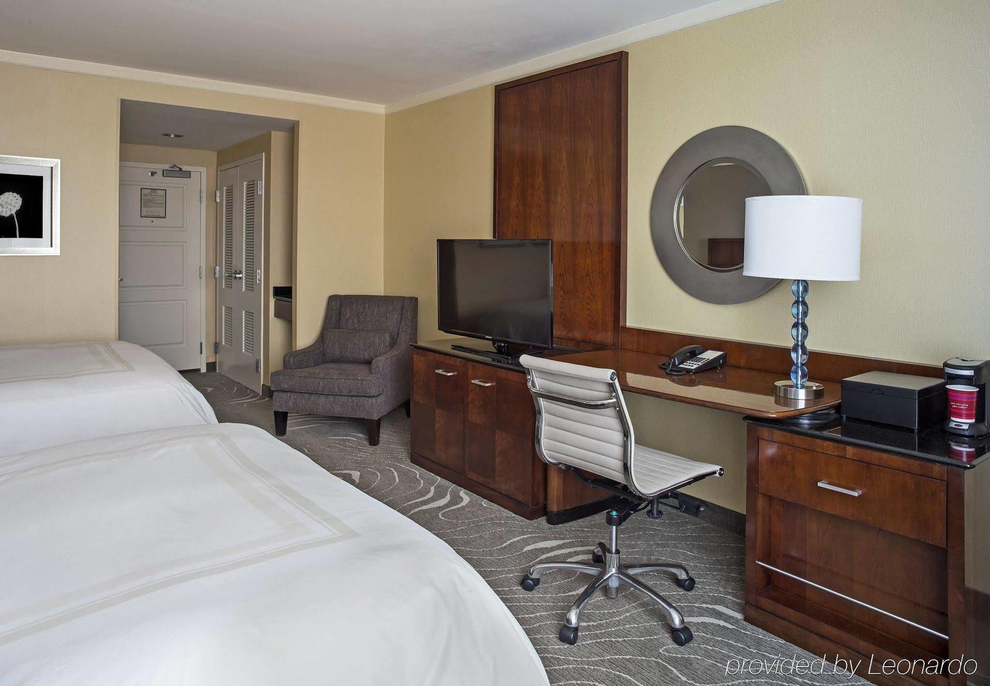 Newport News Marriott At City Center Exterior photo