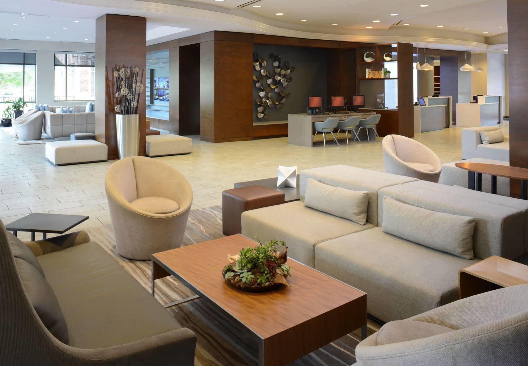 Newport News Marriott At City Center Exterior photo